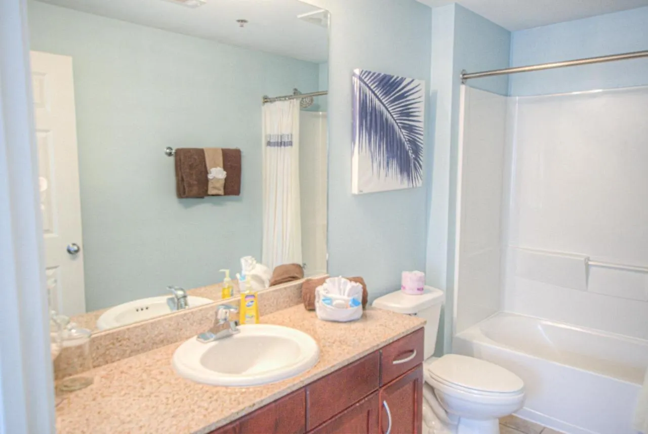 Laketown 302! Beautiful 1 Bd, 2Ba! Lower Floor, Multiple Pools! Panama City Beach Semesterbostad